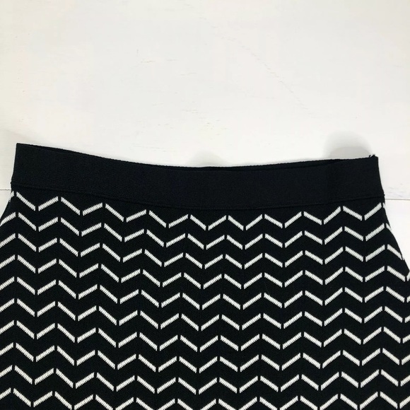 Olive & Oak Chevron Knit Mini Skirt Sz. S - Picture 3 of 8
